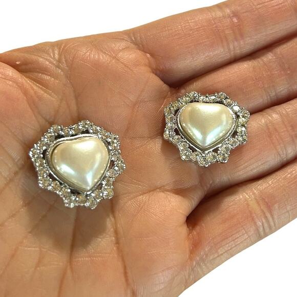 Vintage Richelieu Heart Pearl Rhinestone Clip Earrings Romantic Bridal Coquette - Picture 2 of 4
